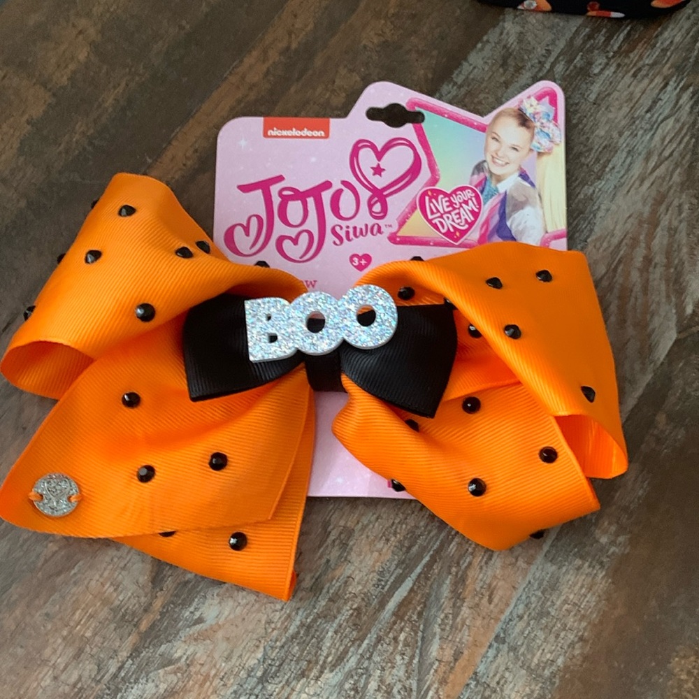 JoJo Siwa bow